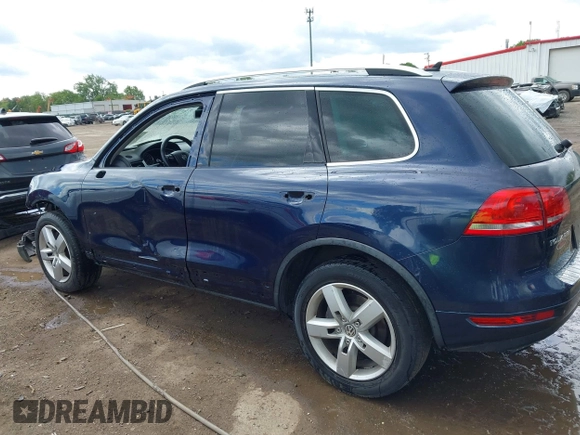 2011 Volkswagen Touareg Sport z VIN WVGFF9BP0BD002958, wystawiony jako IAAI lot #42281009 z przebiegiem 147 801 mil mil oraz . Historia ofert i sprzedaży dostępna na DreamBid. Obrazek 15.