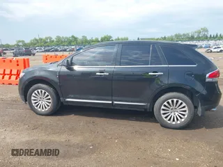 2012 Lincoln MKX z VIN 2LMDJ8JK8CBL17752, wystawiony jako IAAI lot #42430515 z przebiegiem 220 452 mil mil oraz . Historia ofert i sprzedaży dostępna na DreamBid. Obrazek 14.