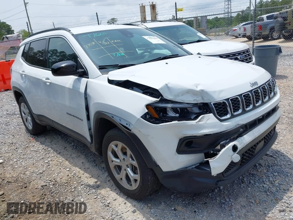 2024 Jeep Compass Latitude with VIN 3C4NJDBNXRT119192, listed as a IAAI auction lot 42191433 with 29,075 mi miles and . Bid and sale history available at carsss.com. Image 1.