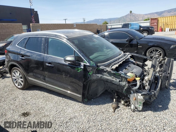 2019 Lincoln MKC Reserve with VIN 5LMCJ3C98KUL22377, listed as a Copart auction lot 52004595 with 60,074 mi miles and Salvage Title. Bid and sale history available at DreamBid. Image 4.