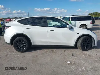 2023 Tesla Model Y Long Range z VIN 7SAYGDEE0PA128888, wystawiony jako IAAI lot #41410085 z przebiegiem 12 578 mil mil oraz . Historia ofert i sprzedaży dostępna na DreamBid. Obrazek 13.