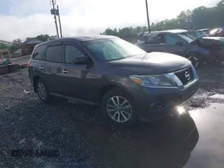 2014 Nissan Pathfinder S z VIN 5N1AR2MN6EC638430, wystawiony jako IAAI lot #42326218 z przebiegiem 157 453 mil mil oraz . Historia ofert i sprzedaży dostępna na DreamBid. Obrazek 1.