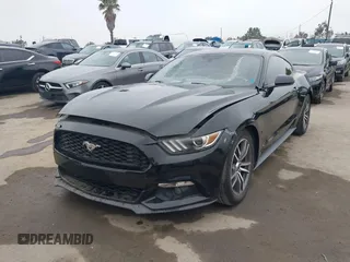 2016 Ford Mustang EcoBoost z VIN 1FA6P8TH0G5237709, wystawiony jako IAAI lot #42100996 z przebiegiem 81 096 mil mil oraz . Historia ofert i sprzedaży dostępna na DreamBid. Obrazek 2.