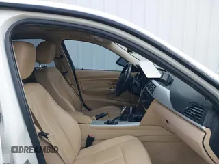 2013 BMW 3 Series 328i с VIN WBA3C1G55DNN93551, выставлен на аукционе IAAI как лот 41196707 с пробегом 165 735 миль миль и . История ставок и продаж доступна на DreamBid. Изображение 5.