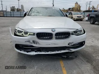 2016 BMW 3 Series 328i z VIN WBA8E9C59GK645483, wystawiony jako Copart lot #59623365 z przebiegiem 111 222 mil mil oraz Szkoda całkowita • Salvage title. Historia ofert i sprzedaży dostępna na DreamBid. Obrazek 5.