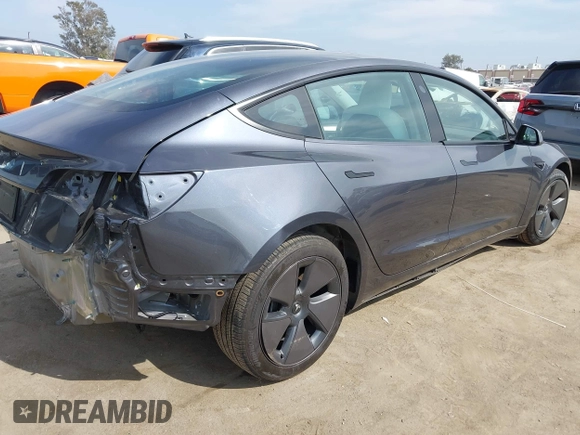 2023 Tesla Model 3 z VIN 5YJ3E1EA5PF700307, wystawiony jako IAAI lot #42034319 z przebiegiem 32 945 mil mil oraz . Historia ofert i sprzedaży dostępna na DreamBid. Obrazek 4.