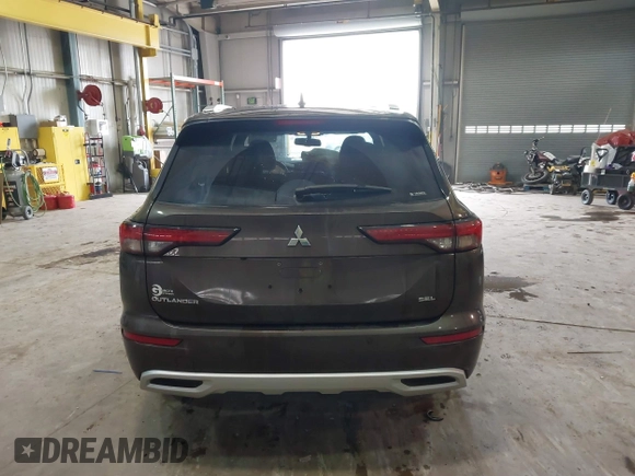 2024 Mitsubishi Outlander SEL z VIN JA4J4WA84RZ054131, wystawiony jako IAAI lot #41555718 z przebiegiem 17 559 mil mil oraz . Historia ofert i sprzedaży dostępna na DreamBid. Obrazek 16.
