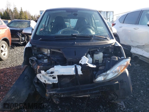 2015 Smart fortwo Passion z VIN WMEEJ3BA5FK817411, wystawiony jako Copart lot #51834455 z przebiegiem 63 143 mil mil oraz Szkody całkowita. Historia ofert i sprzedaży dostępna na DreamBid. Obrazek 5.