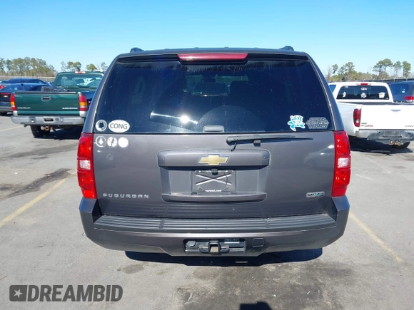 2010 Chevrolet Suburban LS with VIN 1GNUCHE07AR125498, listed as a IAAI auction lot 41427576 with 266,150 mi miles. Bid and sale history available at carsss.com. Image 16.