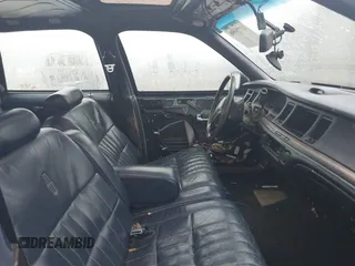 1997 Lincoln Town Car Signature z VIN 1LNLM82W4VY630979, wystawiony jako IAAI lot #41775990 z przebiegiem Nie podano mil oraz . Historia ofert i sprzedaży dostępna na DreamBid. Obrazek 5.
