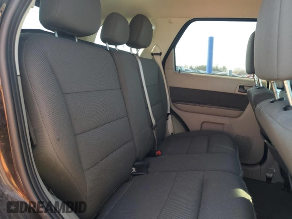 2010 Ford Escape Hybrid z VIN 1FMCU4K31AKA00915, wystawiony jako Copart lot #43911725 z przebiegiem 92 763 mil mil oraz Szkoda całkowita • Salvage title. Historia ofert i sprzedaży dostępna na DreamBid. Obrazek 11.
