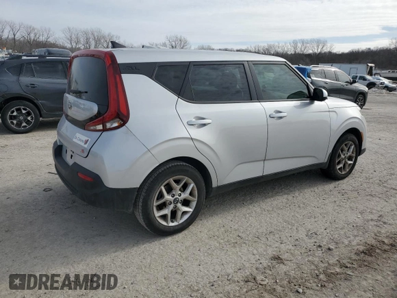 2020 Kia Soul X-Line with VIN KNDJ23AU0L7021640, listed as a Copart auction lot 88865015 with 59,704 mi miles and Salvage Title. Bid and sale history available at carsss.com. Image 3.