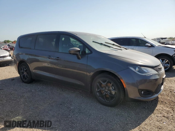 2019 Chrysler Pacifica Touring Plus z VIN 2C4RC1FG3KR569071, wystawiony jako Copart lot #52317555 z przebiegiem 114 414 mil mil oraz Szkoda całkowita • Salvage title. Historia ofert i sprzedaży dostępna na DreamBid. Obrazek 4.
