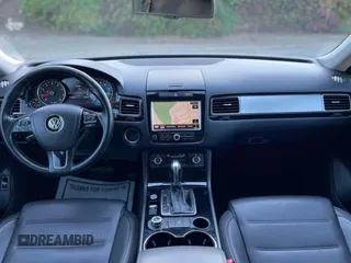 2014 Volkswagen Touareg Sport with VIN WVGEF9BP7ED003332, listed as a Copart auction lot 63043535 with 179,727 mi miles and Salvage title. Bid and sale history available at DreamBid. Image 9.
