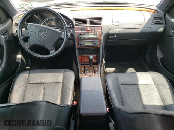 2000 Mercedes-Benz C 230/260/280/320 z VIN WDBHA29G8YA784170, wystawiony jako Copart lot #60810054 z przebiegiem Nie podano mil oraz Szkoda całkowita • Salvage title. Historia ofert i sprzedaży dostępna na DreamBid. Obrazek 8.