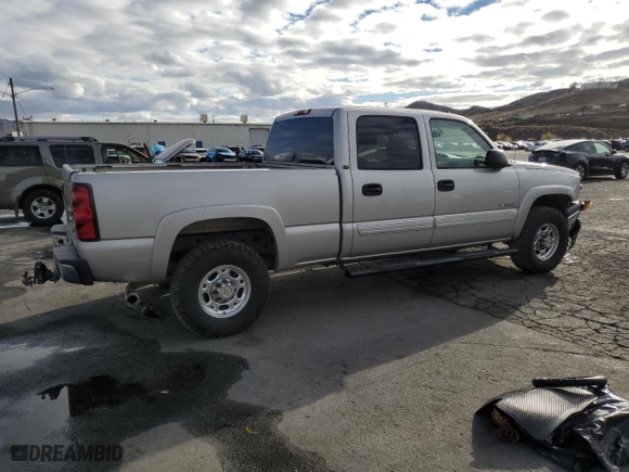 2004 Chevrolet Silverado 2500 Crew Cab LS with VIN 1GCGC23UX4F130368, listed as a Copart auction lot 44360215 with 309,128 mi miles and Salvage Title. Bid and sale history available at carsss.com. Image 3.