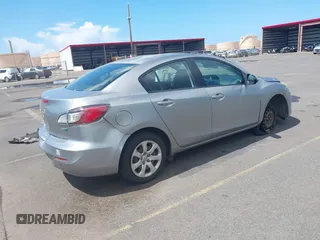 2013 Mazda 3 i Sport z VIN JM1BL1U74D1735108, wystawiony jako IAAI lot #42138724 z przebiegiem 114 856 mil mil oraz . Historia ofert i sprzedaży dostępna na DreamBid. Obrazek 4.