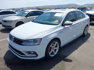 2017 Volkswagen Jetta GLI z VIN 3VW5T7AJ3HM257978, wystawiony jako IAAI lot #41855055 z przebiegiem 177 344 mil mil oraz . Historia ofert i sprzedaży dostępna na DreamBid. Obrazek 2.