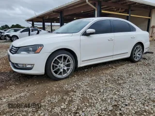 2014 Volkswagen Passat SEL Premium with VIN 1VWCN7A33EC109183, listed as a Copart auction lot 61369595 with 146,794 mi miles and Salvage title. Bid and sale history available at DreamBid. Image 1.