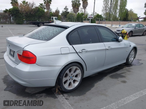 2007 BMW 3 Series 328i with VIN WBAVC53597FZ70807, listed as a IAAI auction lot 42078844 with 187,958 mi miles and . Bid and sale history available at carsss.com. Image 4.