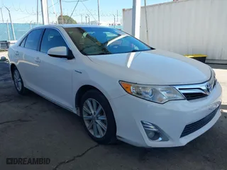 2013 Toyota Camry Hybrid LE with VIN 4T1BD1FK2DU075207, listed as a IAAI auction lot 41818974 with 147,305 mi miles. Bid and sale history available at carsss.com. Image 1.