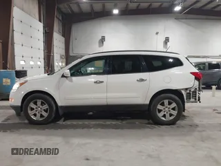2012 Chevrolet Traverse 1LT z VIN 1GNKVGEDXCJ241794, wystawiony jako IAAI lot #41902110 z przebiegiem 138 305 mil mil oraz . Historia ofert i sprzedaży dostępna na DreamBid. Obrazek 14.