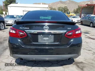 2017 Nissan Altima SV z VIN 1N4AL3AP0HC187796, wystawiony jako IAAI lot #42247396 z przebiegiem 106 024 mil mil oraz . Historia ofert i sprzedaży dostępna na DreamBid. Obrazek 16.