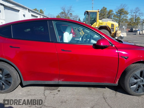 2024 Tesla Model Y z VIN 7SAYGDED4RF161518, wystawiony jako IAAI lot #41682252 z przebiegiem 6 844 mil mil oraz . Historia ofert i sprzedaży dostępna na DreamBid. Obrazek 14.
