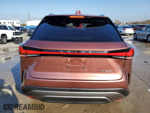 2024 Lexus RX 350 z VIN JTJCHMAA0R2013642, wystawiony jako Copart lot #85013634 z przebiegiem 5 604 mil mil oraz Szkoda całkowita • Salvage title. Historia ofert i sprzedaży dostępna na DreamBid. Obrazek 6.
