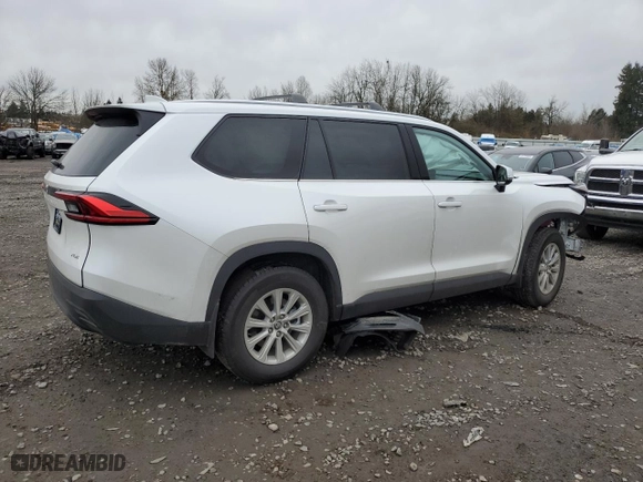 2024 Toyota Grand Highlander XLE with VIN 5TDAAAB52RS054216, listed as a Copart auction lot 46365855 with 0 mi miles and Salvage Title. Bid and sale history available at carsss.com. Image 3.