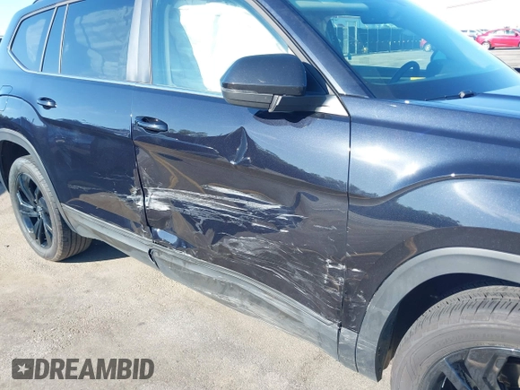 2022 Volkswagen Atlas SE z VIN 1V2KR2CA0NC564914, wystawiony jako IAAI lot #42035604 z przebiegiem 35 678 mil mil oraz . Historia ofert i sprzedaży dostępna na DreamBid. Obrazek 6.