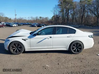 2019 BMW M5 Competition with VIN WBSJF0C57KB285614, listed as a IAAI auction lot 39011419 with 1 mi miles. Bid and sale history available at carsss.com. Image 13.