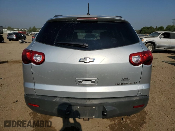 2011 Chevrolet Traverse 1LT z VIN 1GNKRGED9BJ403885, wystawiony jako Copart lot #56929765 z przebiegiem Nie podano mil oraz Szkoda całkowita • Salvage title. Historia ofert i sprzedaży dostępna na DreamBid. Obrazek 6.