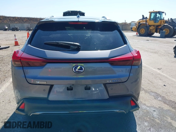 2021 Lexus UX 250h F Sport z VIN JTHR9JBH3M2052706, wystawiony jako IAAI lot #42321784 z przebiegiem 23 290 mil mil oraz . Historia ofert i sprzedaży dostępna na DreamBid. Obrazek 17.