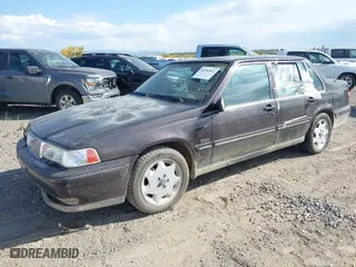1997 Volvo S90 with VIN YV1KS960XV1115179, listed as a IAAI auction lot 40556853 with 115,660 mi miles. Bid and sale history available at carsss.com. Image 2.
