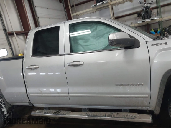2018 GMC Sierra 1500 SLE z VIN 1GTV2MEH8JZ357073, wystawiony jako IAAI lot #41642234 z przebiegiem 105 007 mil mil oraz . Historia ofert i sprzedaży dostępna na DreamBid. Obrazek 13.