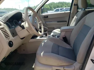 2008 Ford Escape XLT with VIN 1FMCU93138KC15216, listed as a Copart auction lot 61756845 with 192,999 mi miles and Clean title. Bid and sale history available at DreamBid. Image 7.