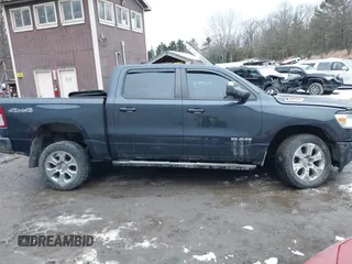 2019 Ram 1500 Big Horn z VIN 1C6SRFFT6KN811253, wystawiony jako IAAI lot #41071264 z przebiegiem 83 624 mil mil oraz . Historia ofert i sprzedaży dostępna na DreamBid. Obrazek 13.