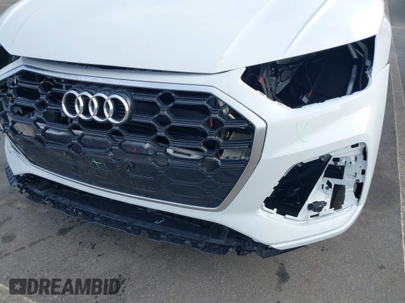 2024 Audi Q5 S line Premium z VIN WA1GAAFY0R2070950, wystawiony jako IAAI lot #41118186 z przebiegiem 3248 mil mil oraz . Historia ofert i sprzedaży dostępna na DreamBid. Obrazek 19.