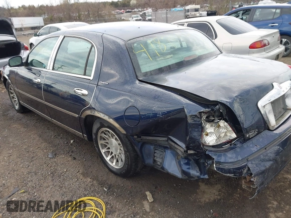 2001 Lincoln Town Car Signature with VIN 1LNHM82W61Y733577, listed as a IAAI auction lot 41899175 with 105,083 mi miles and . Bid and sale history available at DreamBid. Image 3.