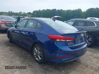 2017 Hyundai Elantra SE z VIN 5NPD84LFXHH128875, wystawiony jako IAAI lot #42260974 z przebiegiem 103 009 mil mil oraz . Historia ofert i sprzedaży dostępna na DreamBid. Obrazek 3.