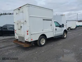 2015 Ford Super Duty F-250 SRW XL with VIN 1FDBF2B69FED21613, listed as a IAAI auction lot 41828456 with 389,777 mi miles. Bid and sale history available at carsss.com. Image 4.