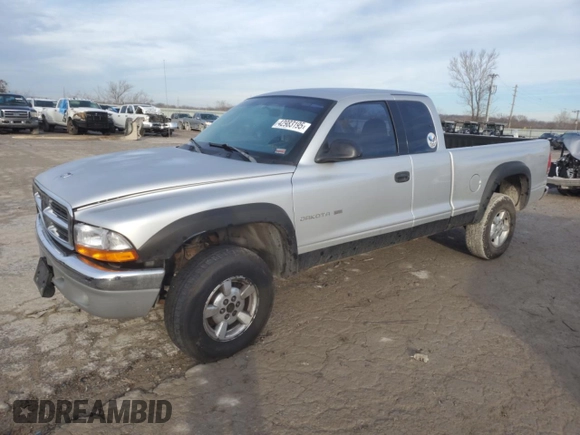 2002 Dodge Dakota z VIN 1B7GG42X22S511194, wystawiony jako Copart lot #42983195 z przebiegiem 131 808 mil mil oraz Szkoda całkowita • Salvage title. Historia ofert i sprzedaży dostępna na DreamBid. Obrazek 1.