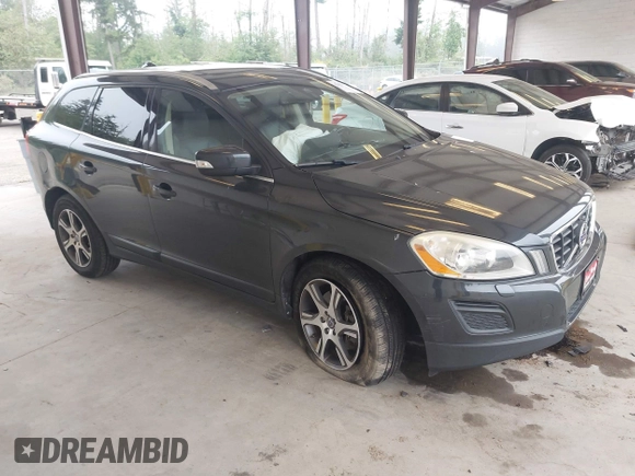 2013 Volvo XC60 T6 z VIN YV4902DZ3D2411993, wystawiony jako IAAI lot #42415587 z przebiegiem 95 303 mil mil oraz . Historia ofert i sprzedaży dostępna na DreamBid. Obrazek 1.