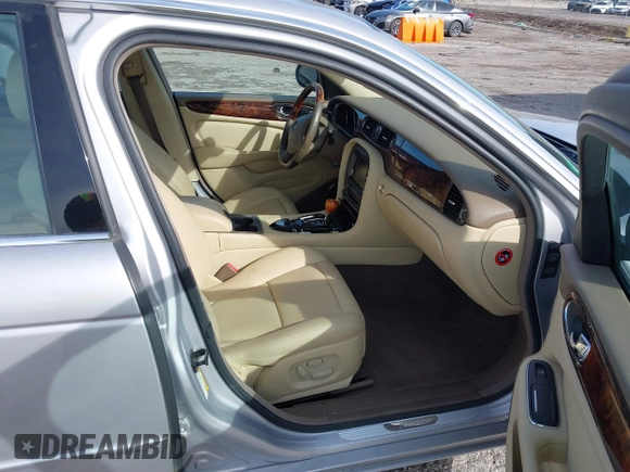 2005 Jaguar XJ with VIN SAJWA79C05SG45650, listed as a IAAI auction lot 41262315 with 76,127 mi miles. Bid and sale history available at carsss.com. Image 5.