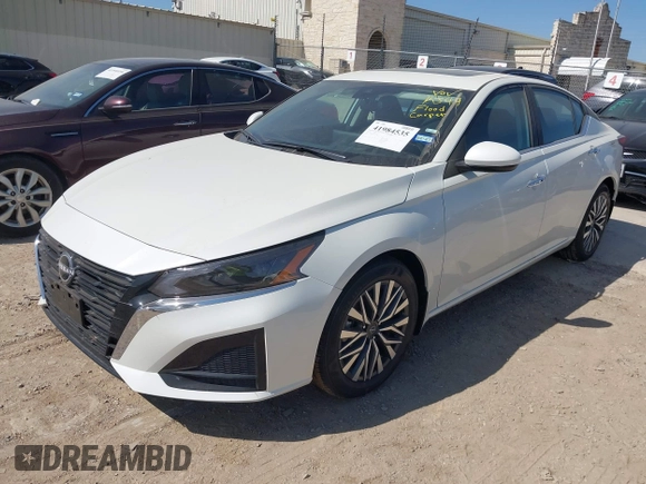 2025 Nissan Altima SV z VIN 1N4BL4DV0SN378389, wystawiony jako IAAI lot #41984535 z przebiegiem 46 mil mil oraz . Historia ofert i sprzedaży dostępna na DreamBid. Obrazek 2.