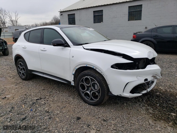2024 Alfa Romeo Tonale Ti with VIN ZASPATCW2R3050296, listed as a Copart auction lot 46153295 with 7,440 mi miles and Salvage Title. Bid and sale history available at carsss.com. Image 4.