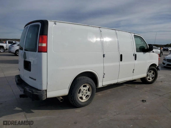 2006 Chevrolet Express Cargo Van with VIN 1GCFG15X261198343, listed as a Copart auction lot 82882154 with 186,515 mi miles and Clean Title. Bid and sale history available at carsss.com. Image 3.