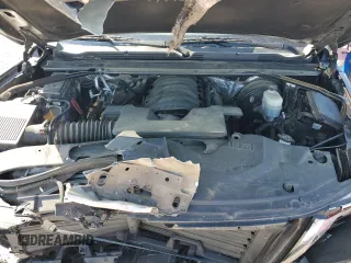 2017 Chevrolet Suburban LT z VIN 1GNSCHKC5HR329037, wystawiony jako Copart lot #52016315 z przebiegiem 215 859 mil mil oraz Szkoda całkowita • Salvage title. Historia ofert i sprzedaży dostępna na DreamBid. Obrazek 13.