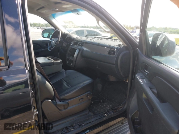 2013 Chevrolet Tahoe Commercial z VIN 1GNLC2E05DR218100, wystawiony jako IAAI lot #42182072 z przebiegiem 162 888 mil mil oraz . Historia ofert i sprzedaży dostępna na DreamBid. Obrazek 5.